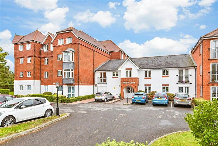 2 Bedroom Flat For Sale In Mill Road, Worthing, West Sussex, BN11