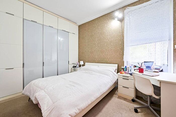 2 Bedroom Flat For Sale In Finchley Road, Hampstead, London, NW3