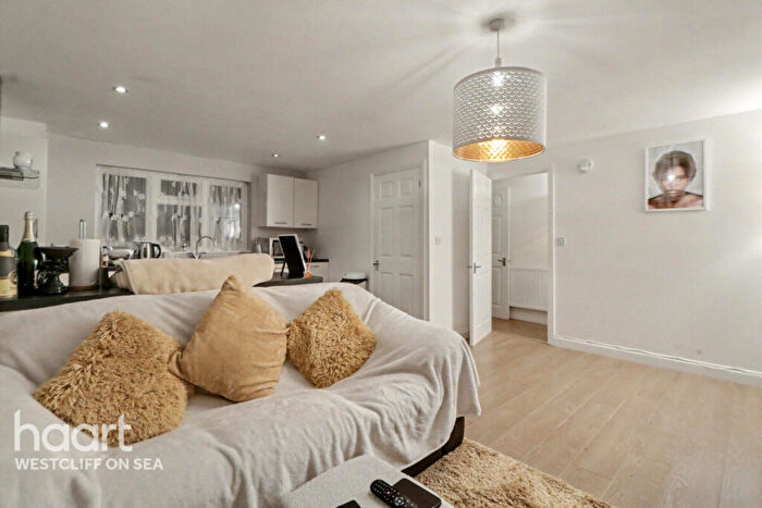 1 Bedroom Flat For Sale In Fraser Close, Southend-On-Sea, SS3