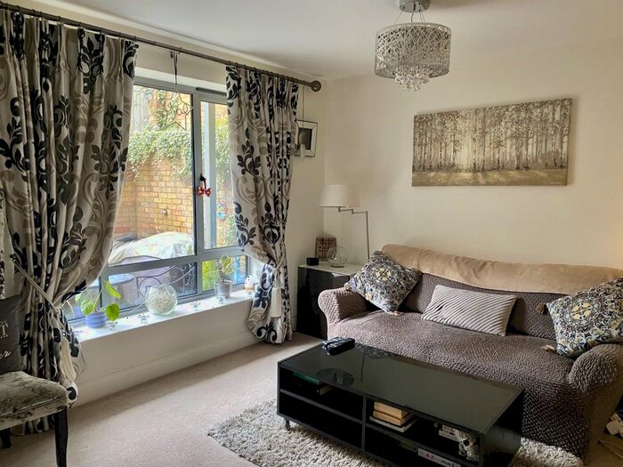 1 Bedroom Flat To Rent In Hartington Road, London, W13