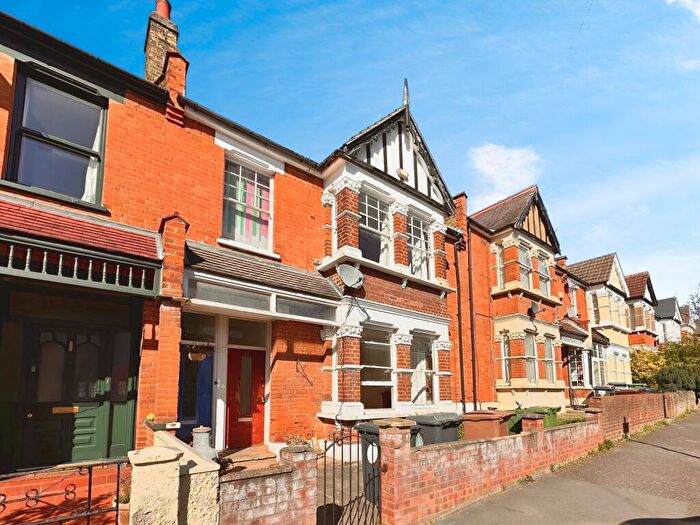 2 Bedroom Apartment To Rent In Eatington Road, Leyton, E10