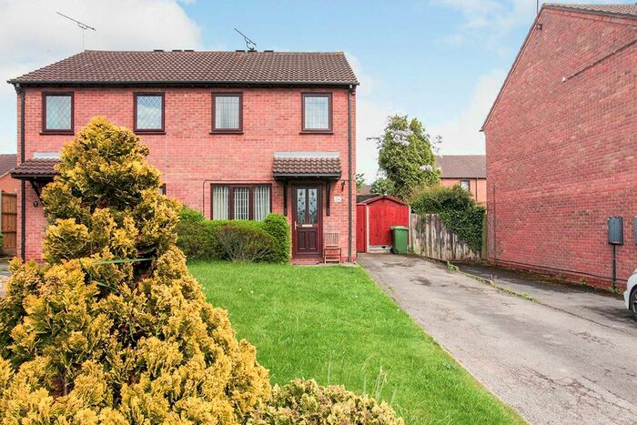 3 Bedroom Semi-Detached House To Rent In Brixham Close, Nuneaton, Warwickshire, CV11