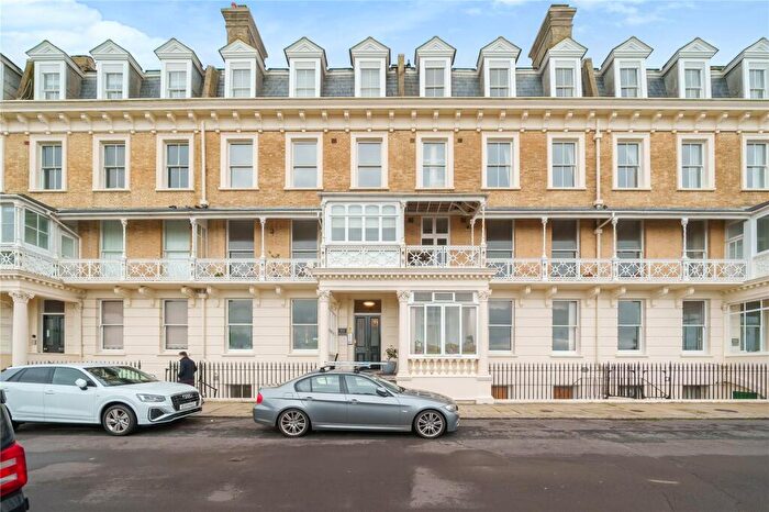Flat To Rent In Heene Court Mansions, Heene Terrace, Worthing, West Sussex, BN11