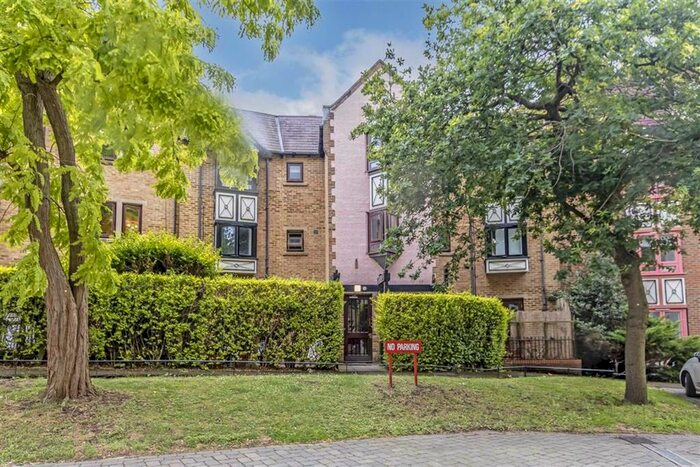 1 Bedroom Flat To Rent In Cloister Close, Teddington, TW11