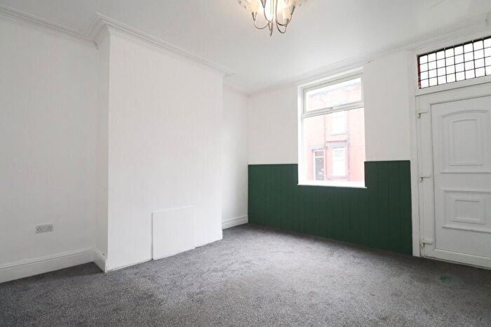 2 Bedroom End Of Terrace House To Rent In Greenock Place, Leeds, West Yorkshire, LS12
