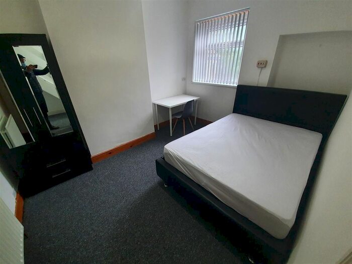 5 Bedroom Terraced House To Rent In Mundy Place, Cathays, Cardiff, CF24