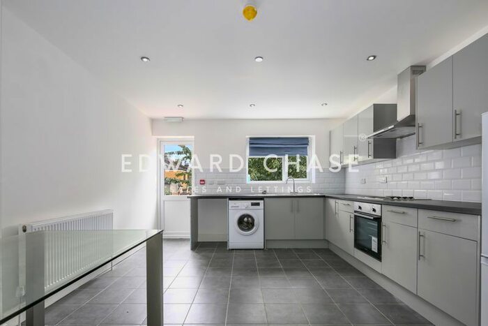 1 Bedroom Flat To Rent In The Drive, Ilford, IG1