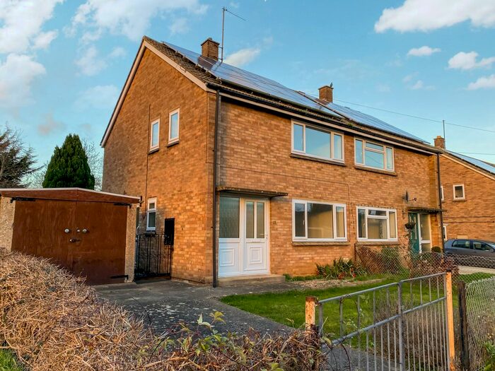 2 Bedroom Semi-Detached House To Rent In Greens Road, Witney, Oxfordshire OX29