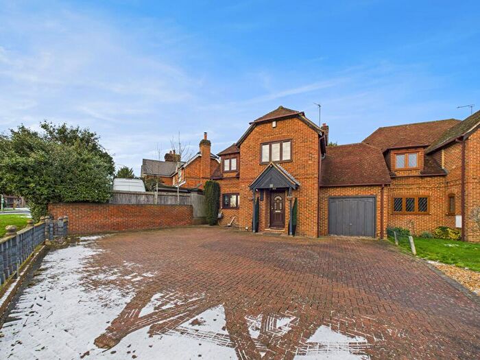 4 Bedroom Link Detached House For Sale In Beech Lane, Lower Earley, Reading, RG6