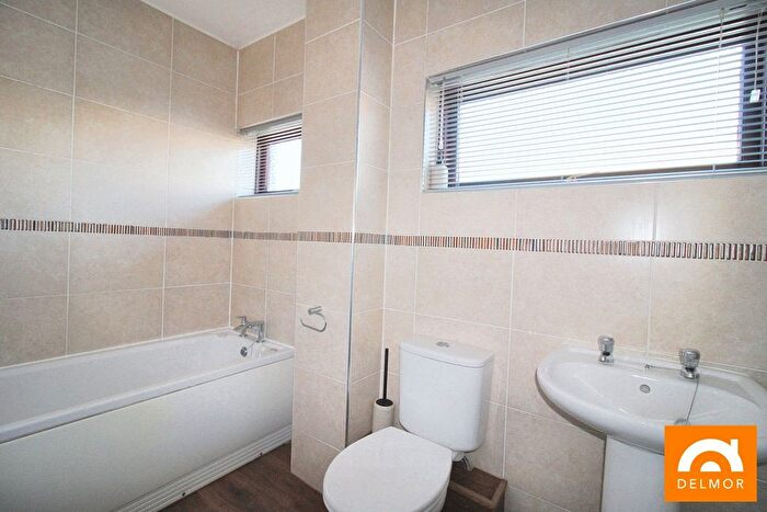 3 Bedroom Semi-Detached House For Sale In West Park Avenue, Leslie, KY6