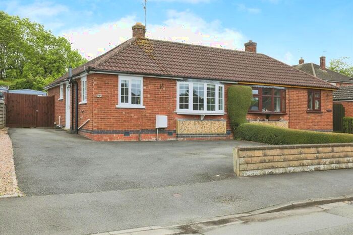 2 Bedroom Semi-Detached Bungalow For Sale In Wulfstan Drive, Long Itchington, Southam, CV47