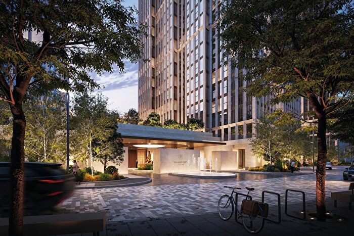 3 Bedroom Flat To Rent In Carnation Way, London, SW8