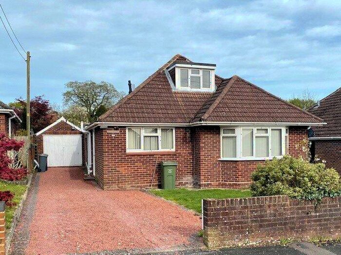 2 Bedroom Bungalow To Rent In Testlands Avenue, Nursling, Southampton, SO16