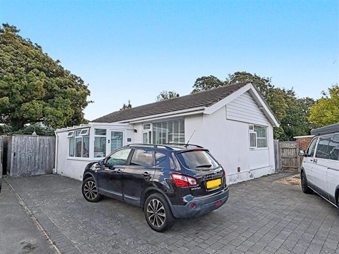 3 Bedroom Detached Bungalow To Rent In Whitehayes Close, Burton, BH23