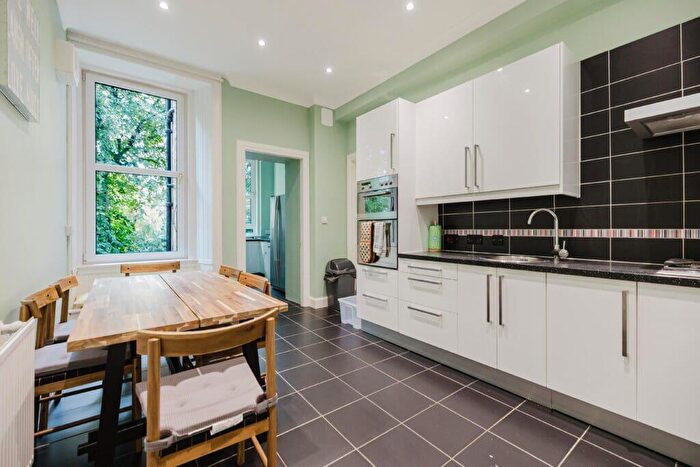 4 Bedroom Flat To Rent In L – Polwarth Gardens, Edinburgh, EH11