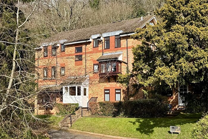 1 Bedroom Flat For Sale In Badgers Hollow, Peperharow Road, Godalming, GU7
