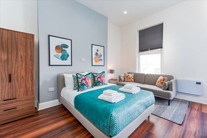 1 Bedroom Studio To Rent In Warwick Rd, London, SW5