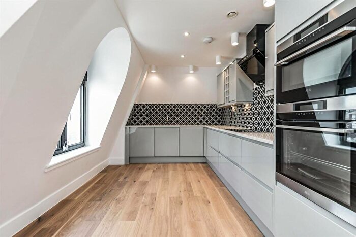 2 Bedroom Apartment To Rent In Russell Mews, Brighton, BN1