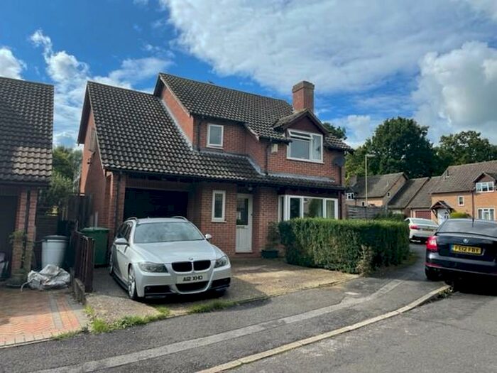 4 Bedroom House To Rent In Tadley, RG26