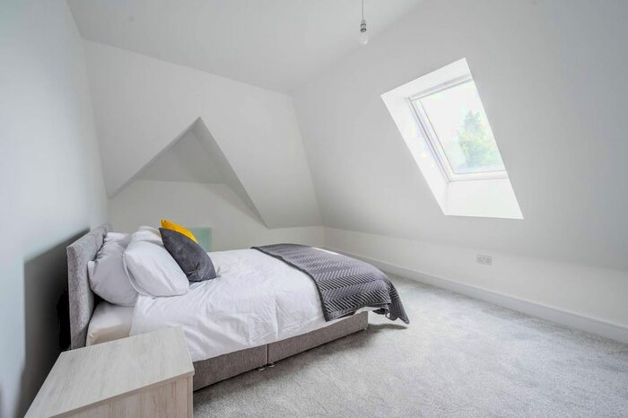 2 Bedroom Flat To Rent In Hyde Road, Croydon, South Croydon, CR2