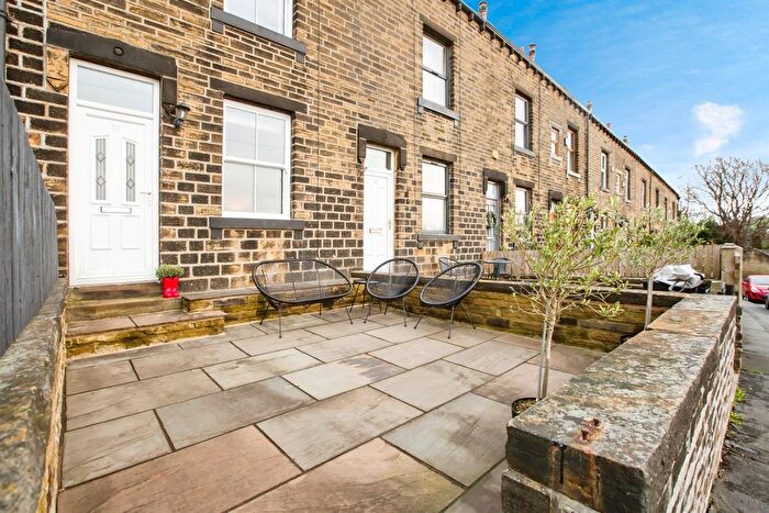 3 Bedroom Terraced House For Sale In Willow View, Sowerby Bridge, HX6