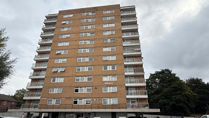1 Bedroom Flat For Sale In Hollingbourne Tower, Westwell Close, Orpington, Kent, BR5