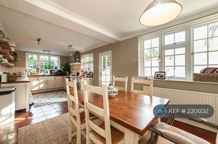 3 Bedroom Terraced House To Rent In Chancellor Grove, London, SE21