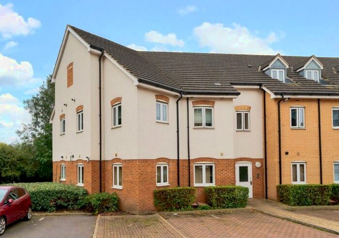 1 Bedroom Flat To Rent In Ingrebourne Avenue, Romford, RM3