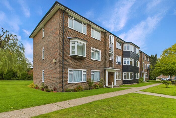 2 Bedroom Flat For Sale In Hurst Court, Horsham, West Sussex, RH12