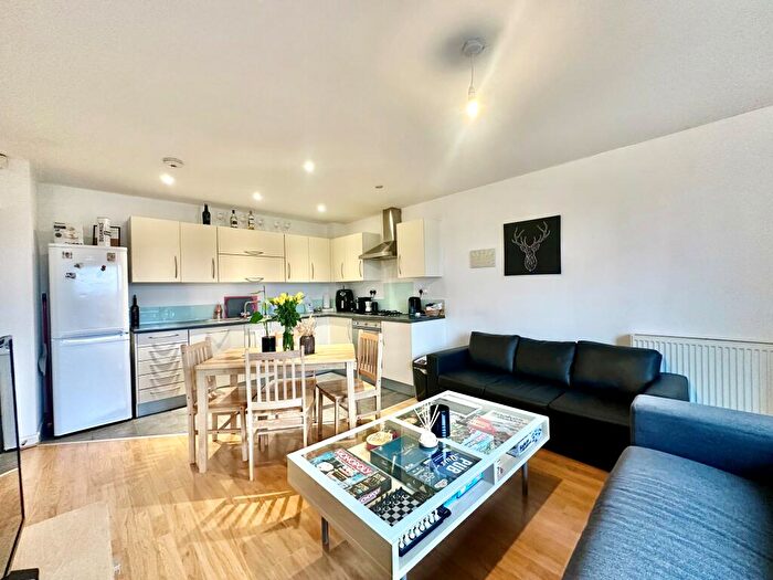 2 Bedroom Flat To Rent In Cubix Apartments, E3