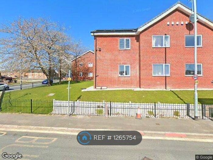 3 Bedroom Flat To Rent In Stanks Drive, Leeds LS14