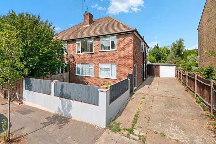 2 Bedroom Maisonette For Sale In Rosebank Road, Hanwell, W7