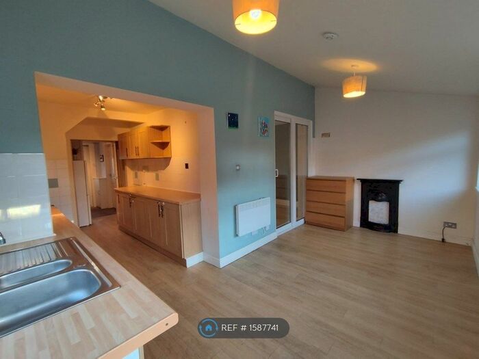 3 Bedroom End Of Terrace House To Rent In Sefton Crescent, Sale, M33