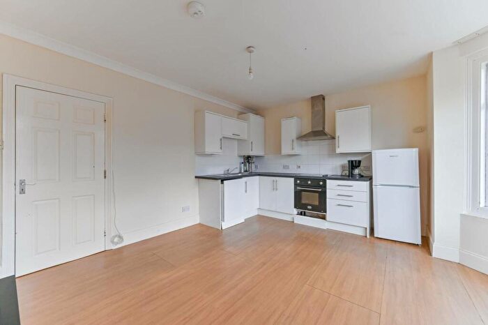 2 Bedroom Flat To Rent In Davidson Road, Croydon, CR0