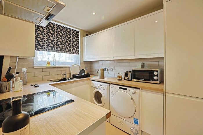 3 Bedroom Flat For Sale In Buxton House, Maysoule Road, Battersea, London, SW11