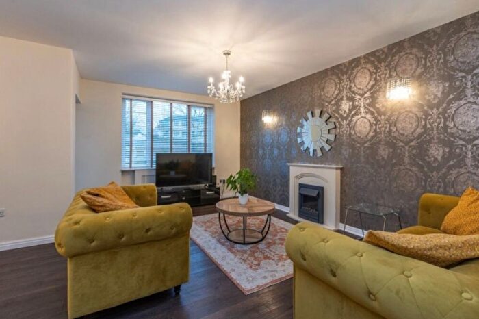 3 Bedroom Flat To Rent In Finchley Road, London, NW3