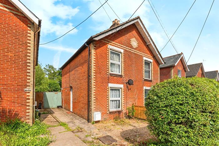 3 Bedroom Semi-Detached House For Sale In Salisbury Road, Totton, Southampton, SO40