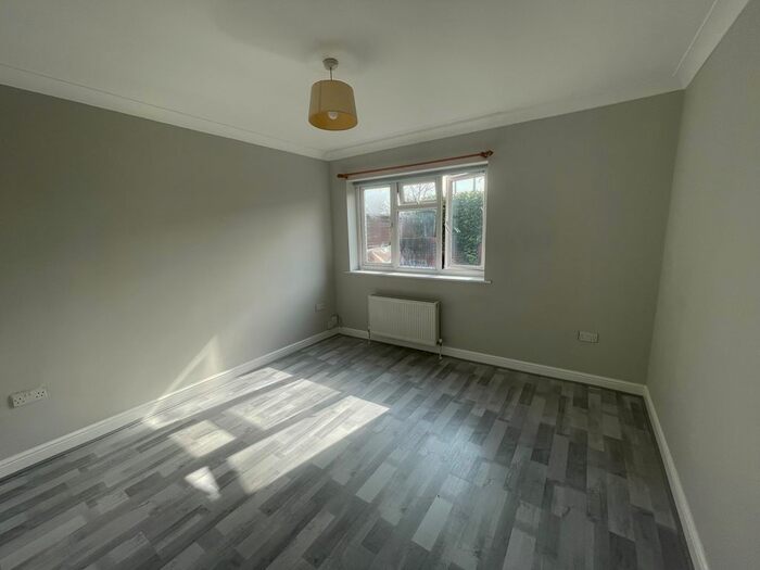 1 Bedroom Flat To Rent In Tolcarne Drive, Pinner, HA5