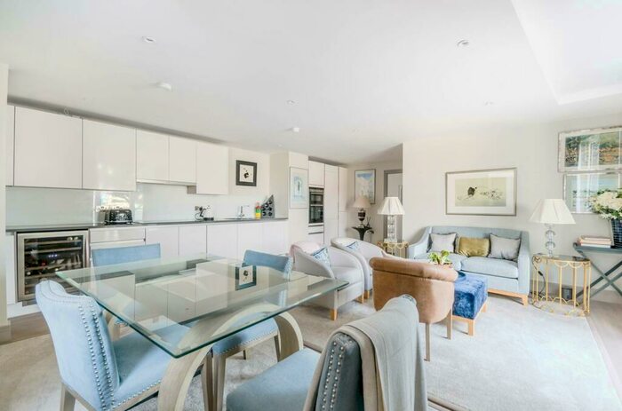 3 Bedroom Flat To Rent In Ivory House, Clove Hitch Quay, Wandsworth Common, London, SW11