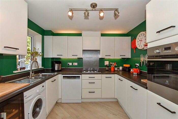 3 Bedroom Semi-detached House For Sale In Southfields Way, Harrietsham, Maidstone, Kent, ME17