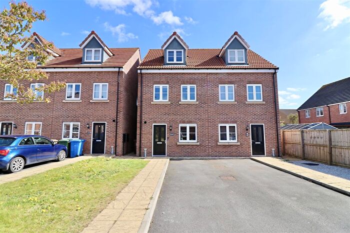 3 Bedroom Semi-Detached House For Sale In Robson Avenue, Pocklington, York, YO42