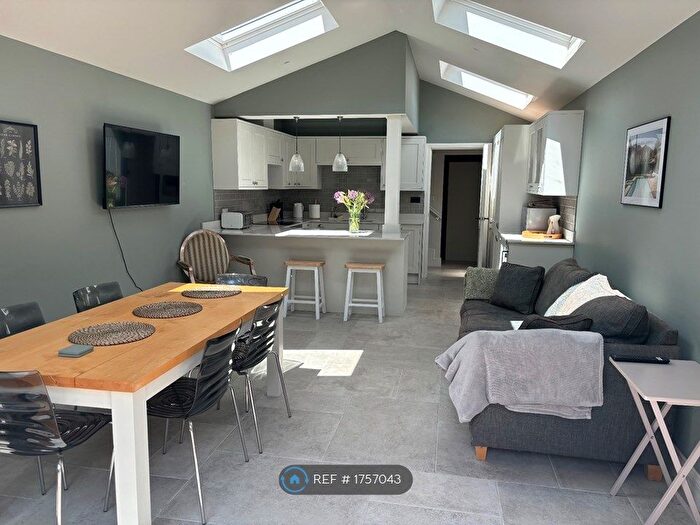 3 Bedroom Semi-Detached House To Rent In Hillview Road, London, NW7