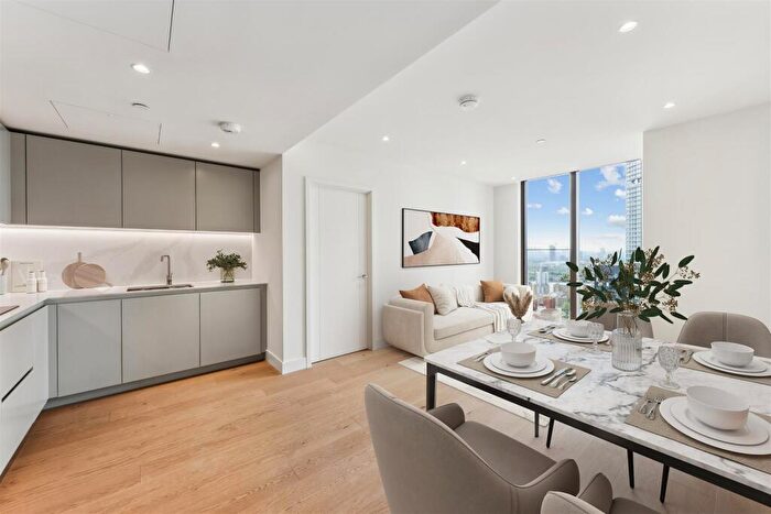 2 Bedroom Apartment To Rent In Harcourt Tower, Marsh Wall, E14