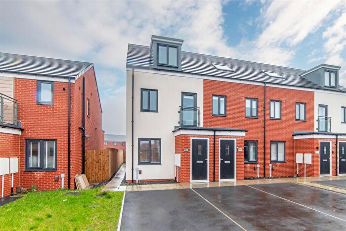 3 Bedroom Town House For Sale In Speckledwood Way, Great Park, NE13