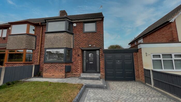 3 Bedroom Semi-Detached House To Rent In Beacon Road, Great Barr, Birmingham, B43