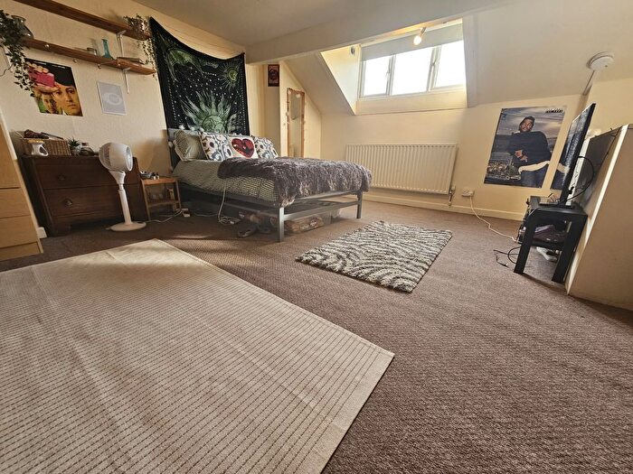 4 Bedroom Semi Detached House To Rent In Norwood Road, Leeds, LS6