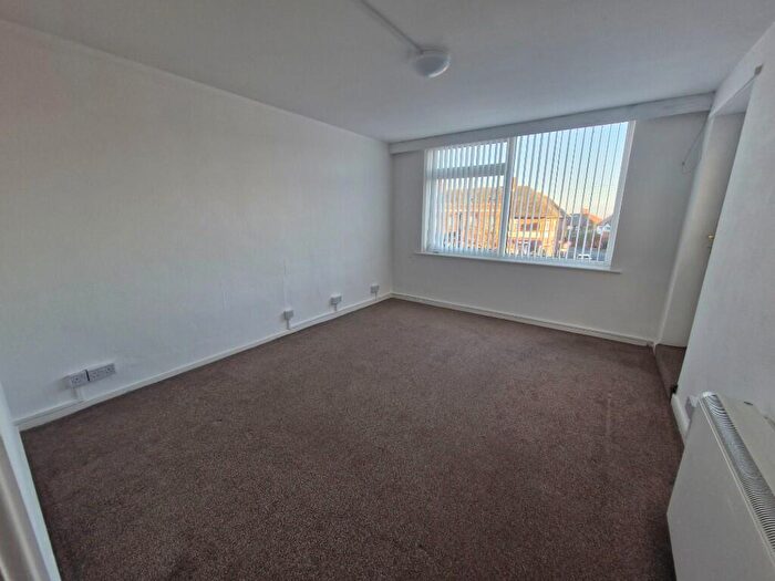 2 Bedroom Flat To Rent In Telegraph Road, CH60