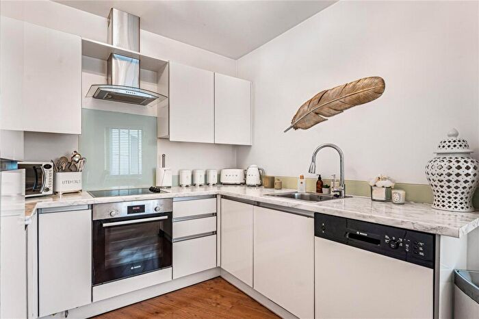 2 Bedroom Apartment For Sale In Wick Lane, London, E3 - Photo 6