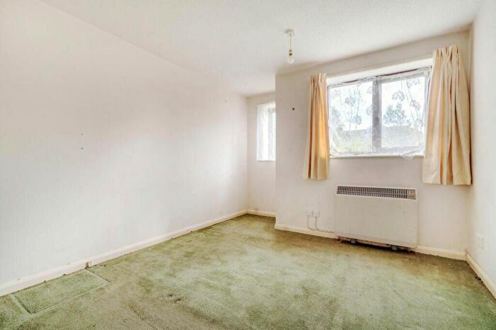 1 Bedroom Flat For Sale In Roman Way, Billingshurst, West Sussex, RH14