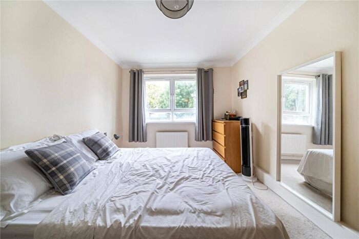 1 Bedroom Apartment For Sale In Cornford Grove, London, SW12